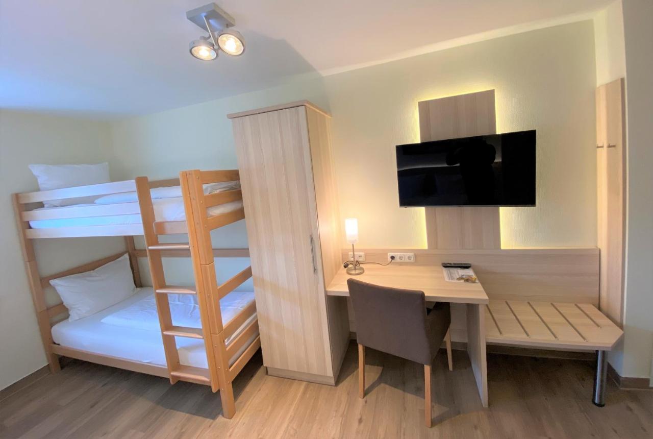 Hotel Am Wiesenweg L 24H Check-In Hausen  Bagian luar foto