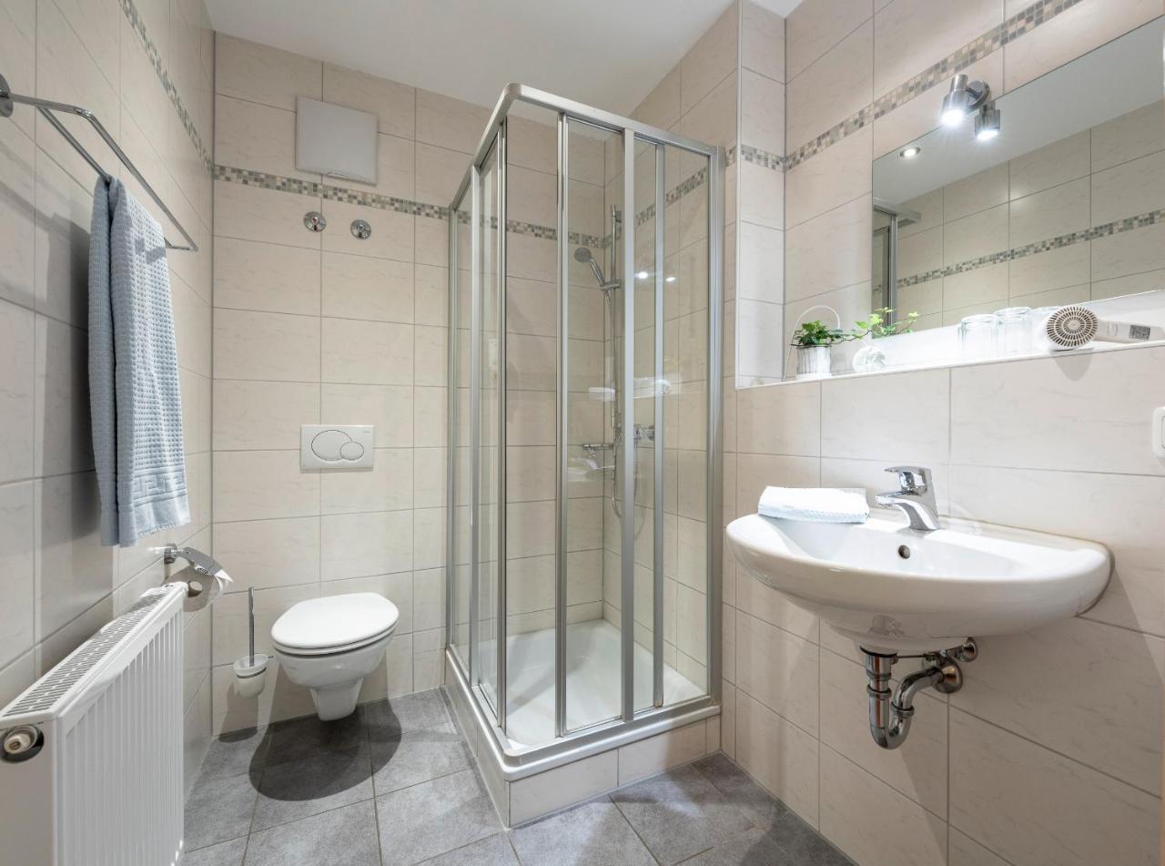 Hotel Am Wiesenweg L 24H Check-In Hausen  Bagian luar foto