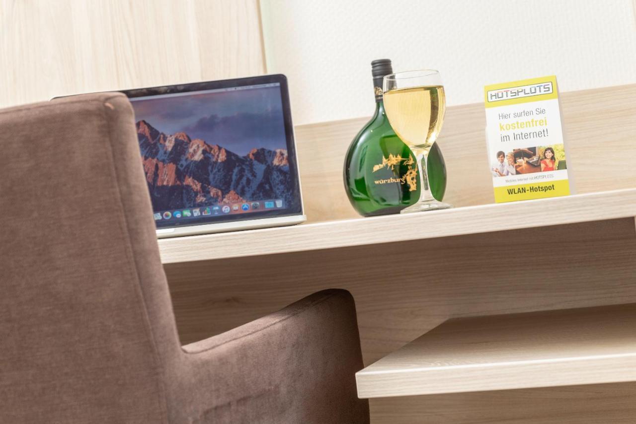 Hotel Am Wiesenweg L 24H Check-In Hausen  Bagian luar foto