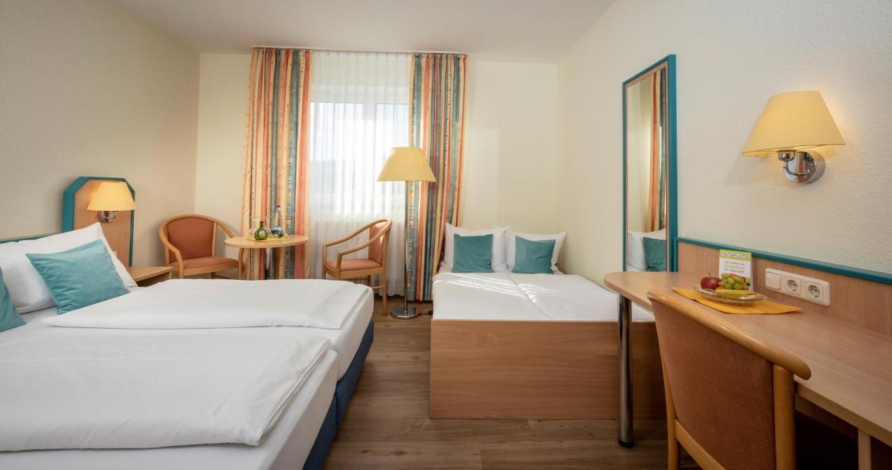 Hotel Am Wiesenweg L 24H Check-In Hausen  Bagian luar foto