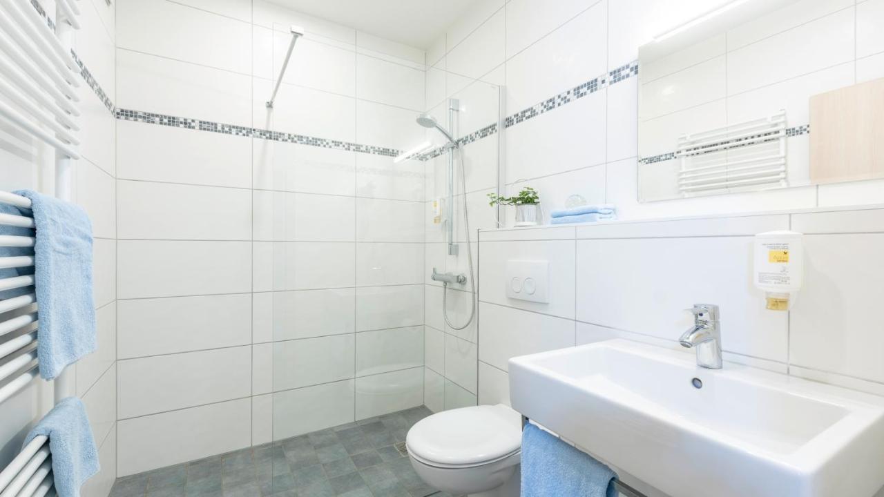 Hotel Am Wiesenweg L 24H Check-In Hausen  Bagian luar foto