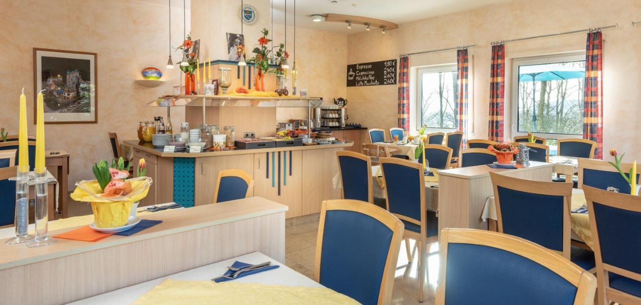 Hotel Am Wiesenweg L 24H Check-In Hausen  Bagian luar foto