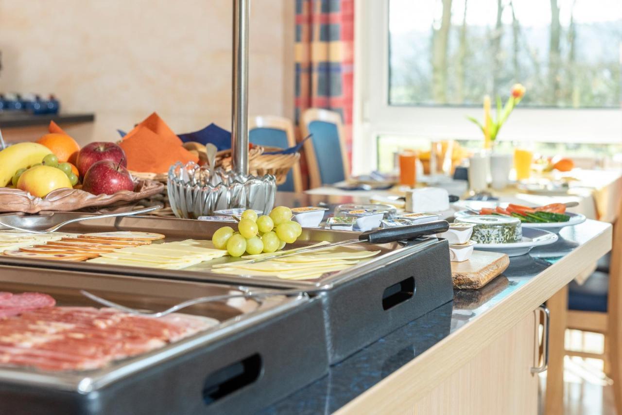 Hotel Am Wiesenweg L 24H Check-In Hausen  Bagian luar foto