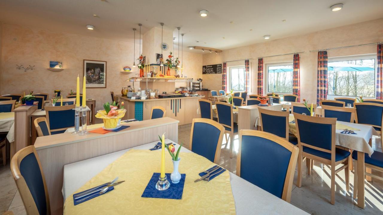Hotel Am Wiesenweg L 24H Check-In Hausen  Bagian luar foto